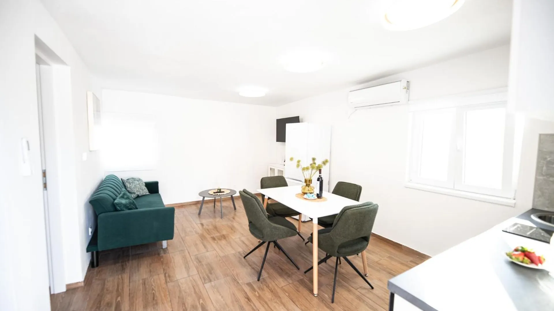 Apartment Vacation Home Katarina Ljubac